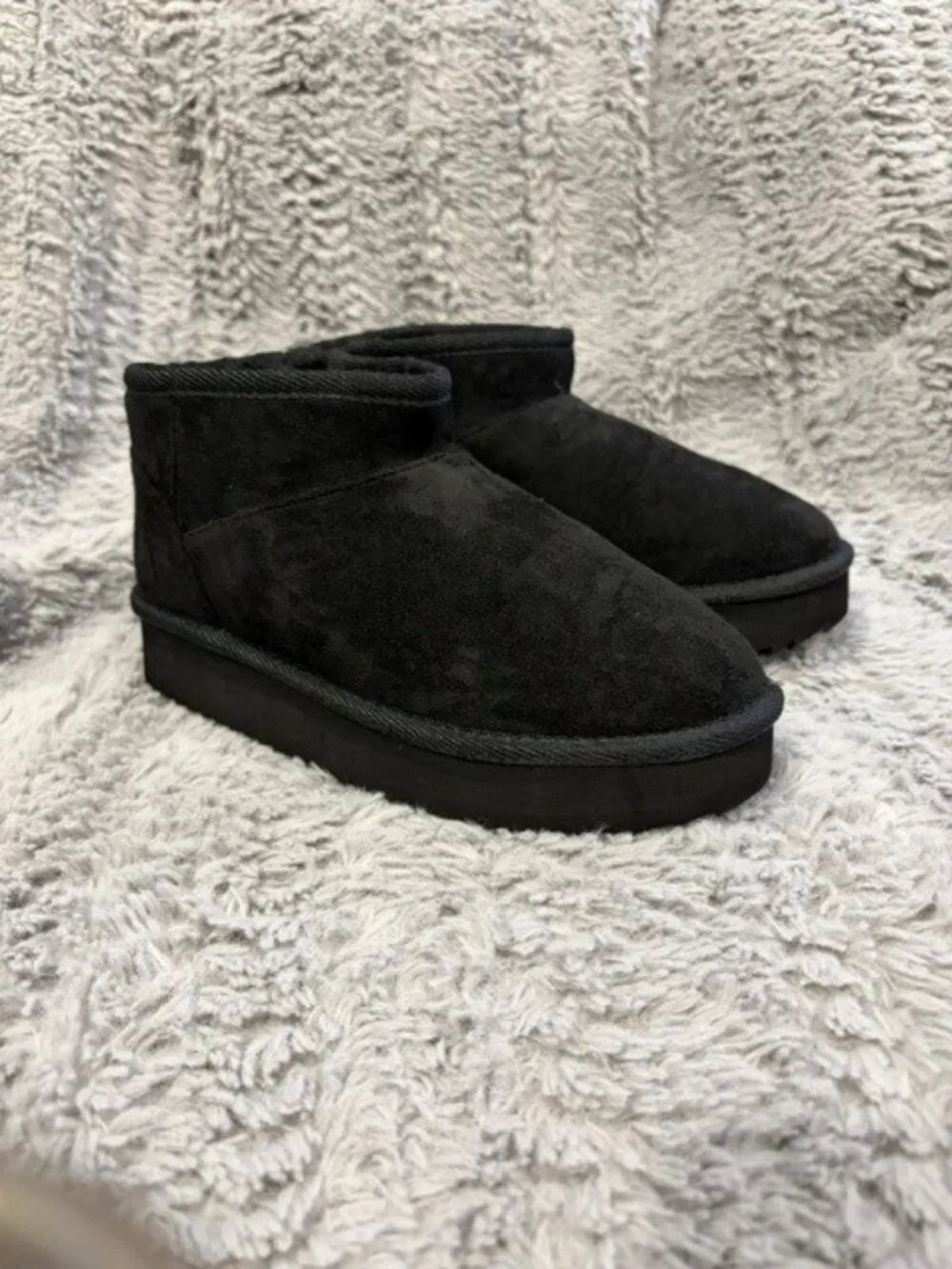 Girls Low Platform Black Teddy Boots - Size 3Y - NWOT!!